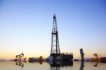 Jidong oilfield - February 8: oil drilling derrick, on February 8, 2016, jidong oilfield, caofeidian, hebei, Chinaのeditorial素材