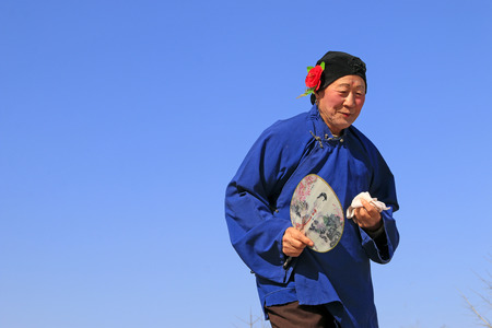 Luannan County- February 24: Chinese traditional style yangko folk dance performance in the street, on February 24, 2016, luannan County, hebei Province, Chinaのeditorial素材