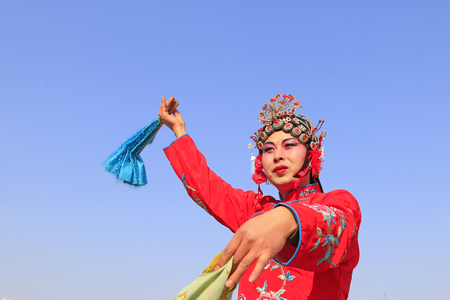 Luannan County- February 21: Chinese traditional style yangko folk dance performance in the street, on February 21, 2016, luannan County, hebei Province, Chinaのeditorial素材