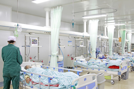 Luannan County - June 18th: nurses in intensive care unit busy, June 18th, 2015, Luannan County, Hebei Province, Chinaのeditorial素材
