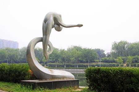 Female athletes sculpture in a parkのeditorial素材