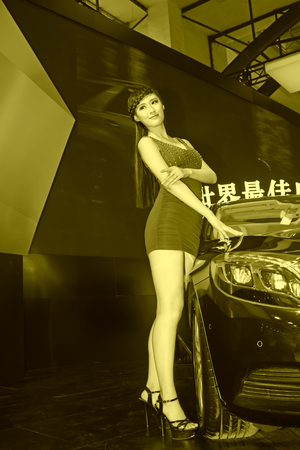 TANGSHAN - MAY 31: Beauty model in a car marketsï¼on may 31, 2014, Tangshan city, Hebei Province, Chinaのeditorial素材