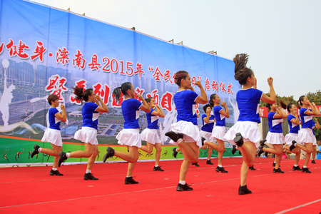 Luannan County - August 7: Women's fitness dance performances on the stage, on August 7, 2015, luannan county, hebei province, Chinaのeditorial素材