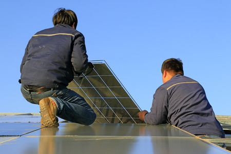 Luannan - December 11, 2015: Engineering and technical personnel to install solar photovoltaic glass, Luannan, Hebei, China, December 11, 2015のeditorial素材