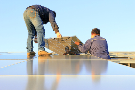 Luannan - December 11, 2015: Engineering and technical personnel to install solar photovoltaic glass, Luannan, Hebei, China, December 11, 2015のeditorial素材