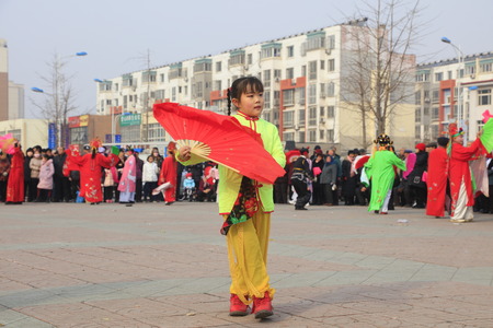 Luannan County - February 7, 2017: Chinese folk Yangko performance, Luannan County, Hebei Province, Chinaのeditorial素材