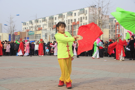 Luannan County - February 7, 2017: Chinese folk Yangko performance, Luannan County, Hebei Province, Chinaのeditorial素材