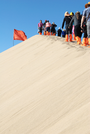 Tourist in the Mingsha desertのeditorial素材