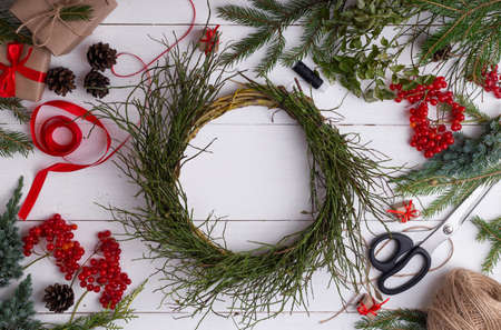 Tutorial easy Christmas wreath of blueberry branches. Step by step instructionの写真素材