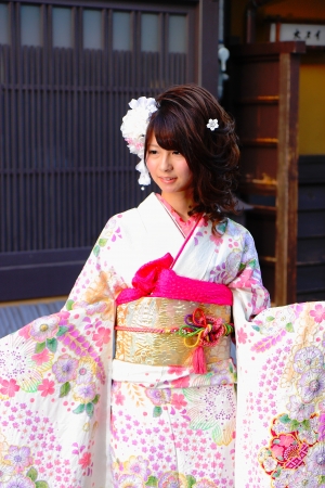 KYOTO,JAPAN - OCTOBER 14 Young model poses for a photographer with kimono on October 14,2013 in Kyoto のeditorial素材