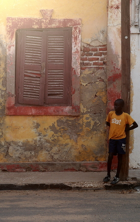 SAINT LOUIS DU SENEGAL,SENEGAL-APRIL 18, 2014  Children play quietly in the calm street on April 18, in Senegal のeditorial素材