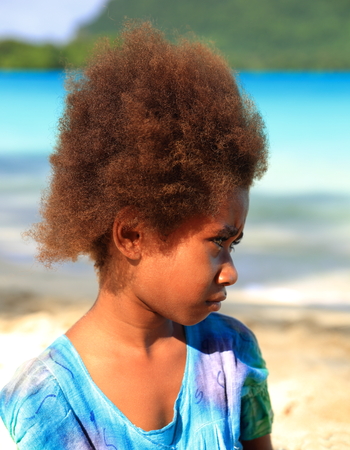 ESPIRITU SANTO,VANUATU-OCTOBER 19, 2014:  Ni-vanuatu girl shows the local fashion in hair cutting while playing on the beach on October 19, in Port Olry-Vanuatu.のeditorial素材