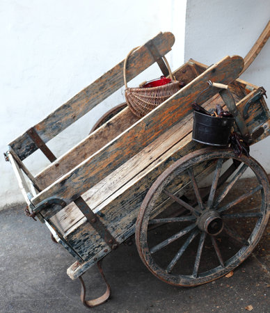 Vintage cart with espelette peppers-Sare-Franceの写真素材