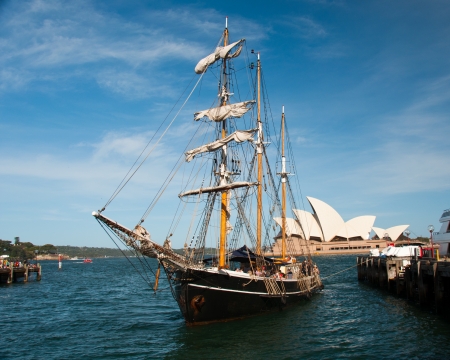 A tall masted ship anchors in Sydney Harbor.のeditorial素材