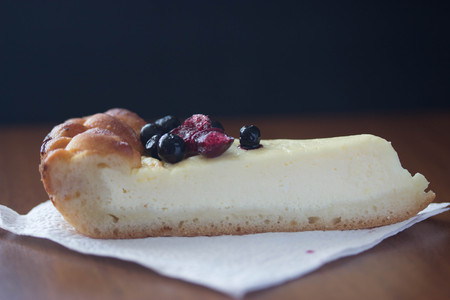 Blueberry Cream Cheese cake on white pulpの写真素材
