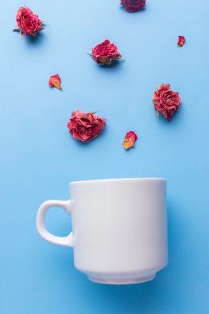 Flat lay coffee cup with flowers. flowers above cupの写真素材