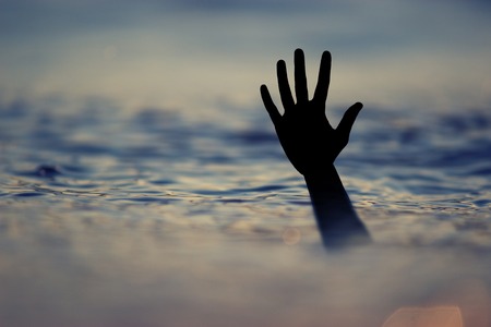 Drowning victims, Hand of drowning man needing help.の素材 [FY310108520359]