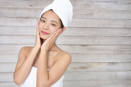 The woman who is doing skin care.の写真素材
