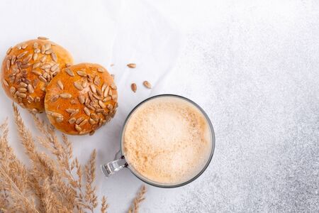 Coffee and fresh homemade buns. Breakfast with coffee and pastries. Scandinavian style. Minimalism. Top view - Imageの写真素材