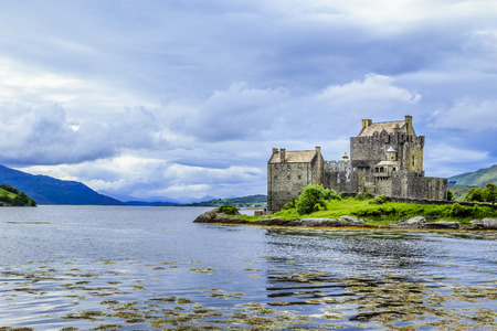 Eilean Donan Castle, dating from the 13th century, was destroyed during the Jacobite rebellions in the early 18th century, and rebuilt between 1919 and 1932.のeditorial素材