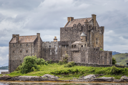 Eilean Donan Castle, dating from the 13th century, was destroyed during the Jacobite rebellions in the early 18th century, and rebuilt between 1919 and 1932.のeditorial素材