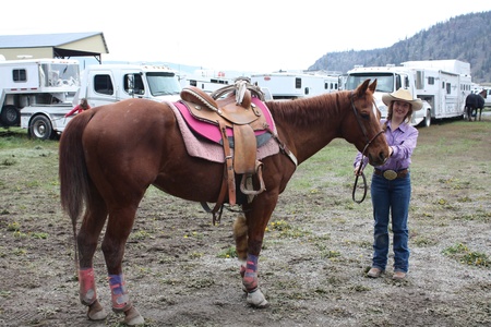 MERRITT; B.C. CANADA - MAY 15: Unidentified cowgirl allowing her horse to rest inbetween rounds at Nicola Valley Rodeo on May 15; 2011 in Merritt; British Columbia; Canadaのeditorial素材