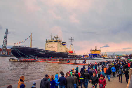 ST PETERSBURG, RUSSIAN FEDERATION - 30. 04.2017. Festival of icebreakers on the Neva River.のeditorial素材