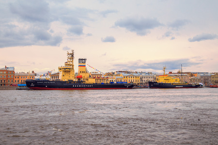 ST PETERSBURG, RUSSIAN FEDERATION - 30. 04.2017. Festival of icebreakers on the Neva River.のeditorial素材