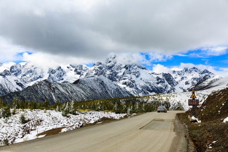 The Yunnan-Tibet Highwayのeditorial素材