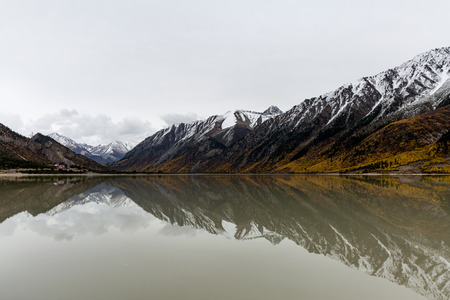 Tibet ranwu Lake sceneryの写真素材