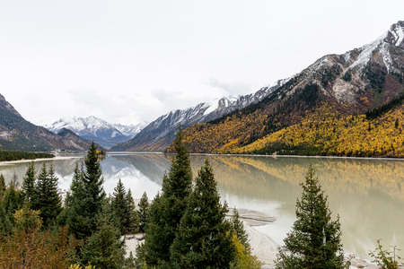 Tibet ranwu Lake sceneryの写真素材