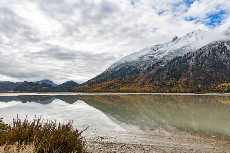Tibet ranwu Lake sceneryの写真素材
