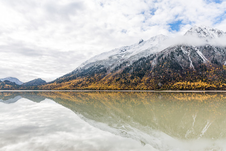 Tibet ranwu Lake sceneryの写真素材