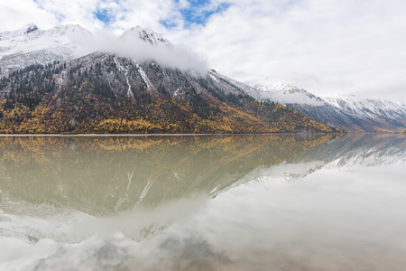 Tibet ranwu Lake sceneryの写真素材
