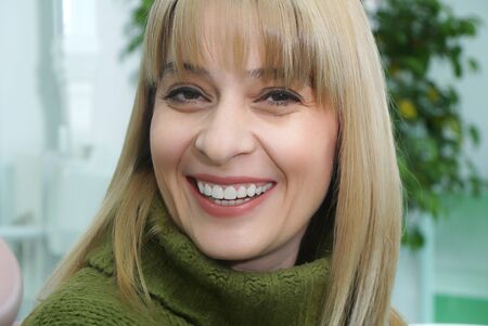 Portrait of a smiling woman looking at cameraの写真素材