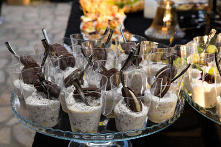 Small sweet treats turned into cakes enriched with chocolate, waffles, biscuits and fruit