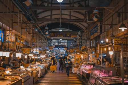 The bustling and hurried Korean marketのeditorial素材