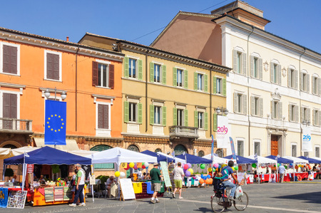 Saturday market at Town Square (Piazza del Popolo) - Ravenna, Italy, 17 September 2011のeditorial素材