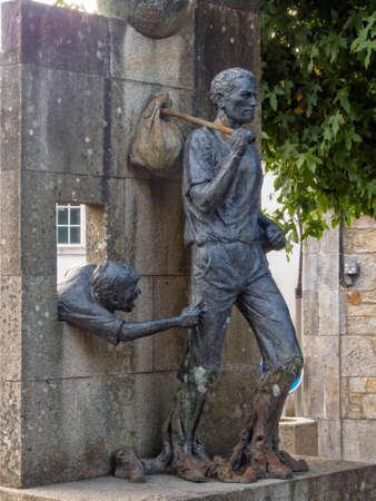 Stone and bronze Monument to the Emigrant (Estatua Emigrante) by Fernando Garcia Branco (1997) - Negreira, Galicia, Spainのeditorial素材