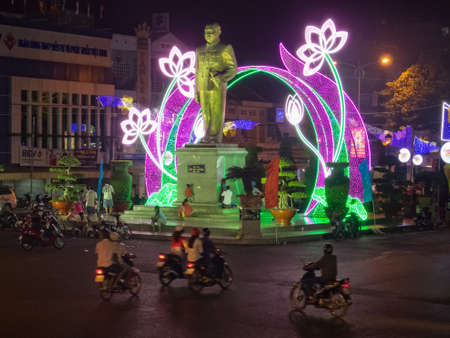 Statue of Vietnam's President Ton Duc Thang in the main square - Long Xuyen, Vietnamのeditorial素材