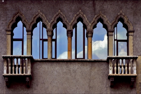 a old terrace and glass in verona italy
の写真素材