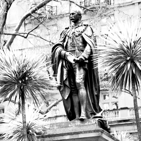 marble and statue in old city of london       englandのeditorial素材