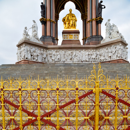albert monument in london england kingdome and old constructionのeditorial素材