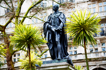 marble and statue in old city of london       englandの写真素材