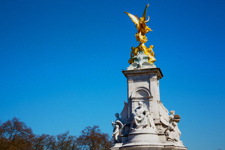 marble and statue in old city of london       englandの写真素材