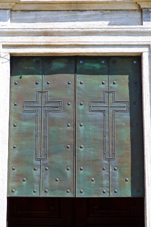 abstract church door   in italy   lombardy   column  the milano old      closed brickの写真素材