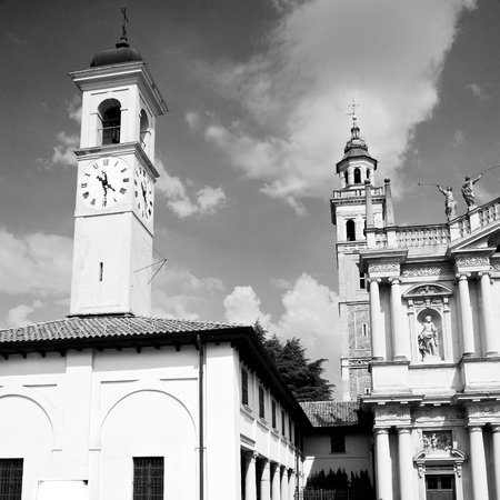 column old architecture in italy europe milan religion           and sunlight