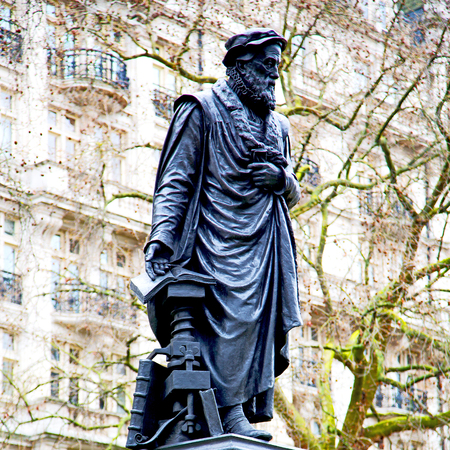 marble and statue in old city of london englandのeditorial素材