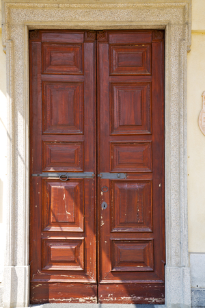 abstract   santo macario rusty brass brown knocker in a  door curch  closed wood lombardy italy  vareseの写真素材