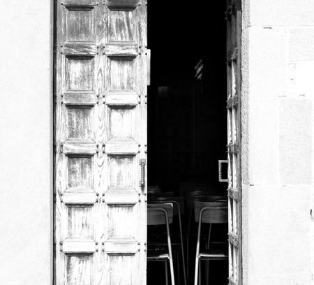 old door    in italy land europe architecture and wood the historical   gate